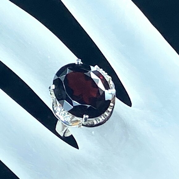 12.02 Garnet Platinum 900 Diamond statement ring 9.6g JR8899